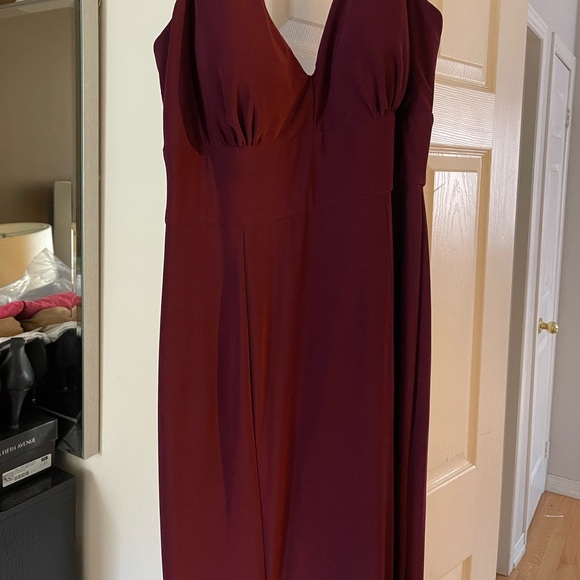 Beautiful Burgundy red Gown - Picture 2 of 3